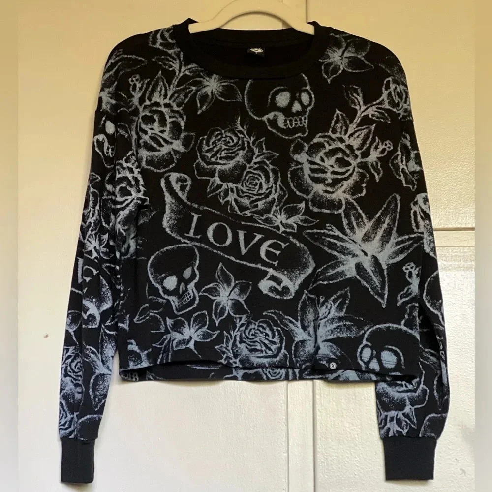 Circle X Black Skull Rose Tattoo Cropped Sweatshirt Size Small‎
